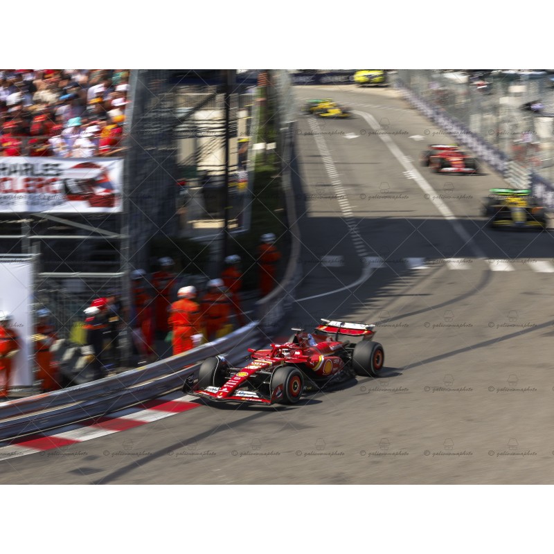 Formule 1 Ferrari n°16 piloté par Charles Leclerc au GP Monaco 2024