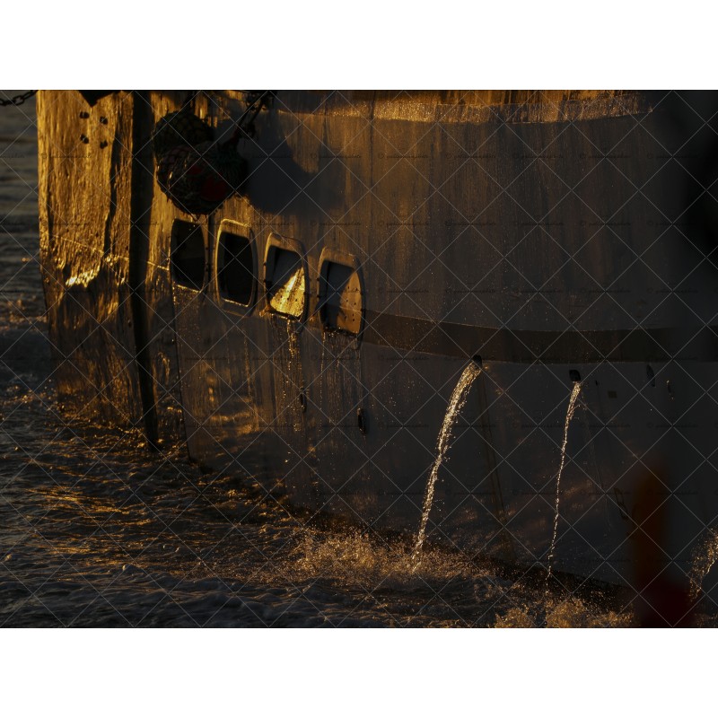 Chalut rentrant au port Chalut rentrant au port